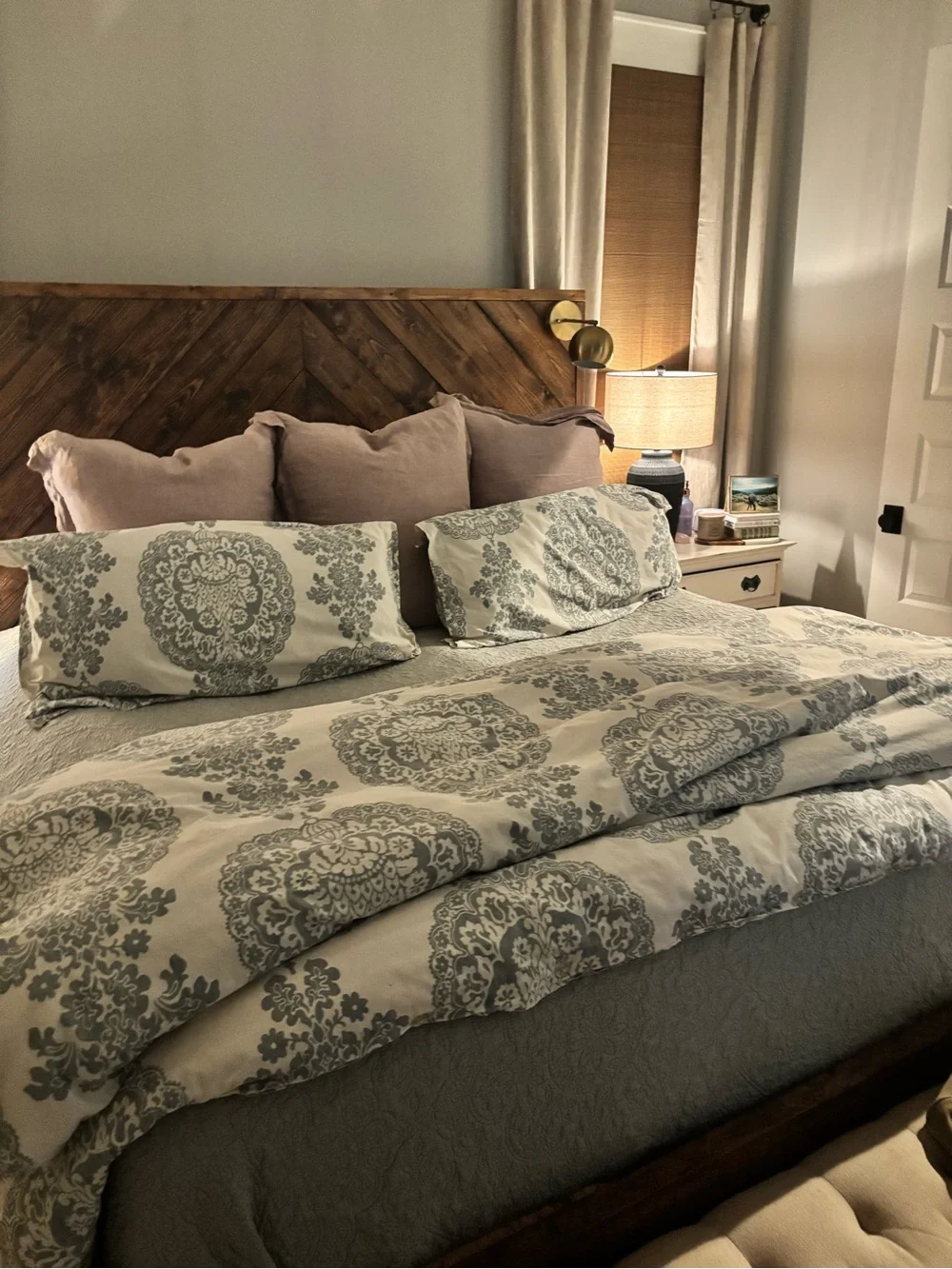 Pottery Barn Medallion Duvet Cover in Gray / blue and Cream
